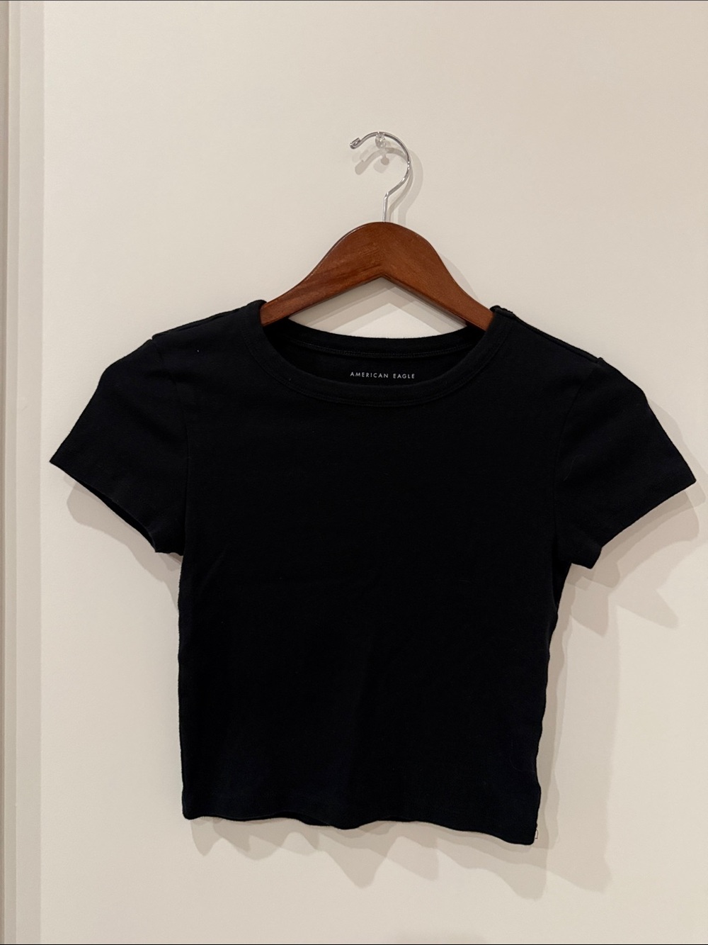 American Eagle Outfitters Black Short-Sleeve Crewneck Crop Tee